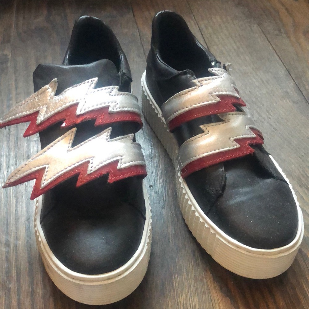 Modern Vice sneaker.   size 6.5